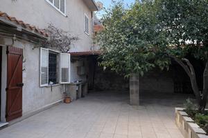 Ampia casa indipendente con cortile interno