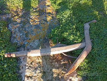 aratro antico in legno