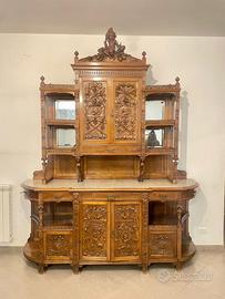 Grande credenza intagliata in stile Liberty – scuo