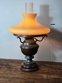 antica lampada in peltro e radica di noce