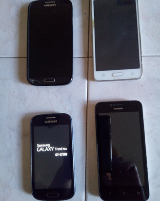 4 cell 3 Samsung 1 Huawei