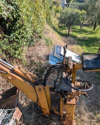 retroescavatore per trattore