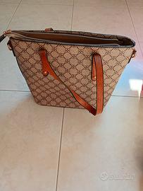 borse  zaino e tracolle a 6€ cadauno 