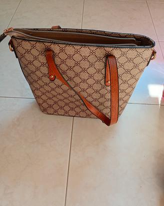 borse  zaino e tracolle a 6€ cadauno 