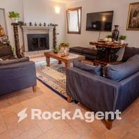 CASA INDIPENDENTE CON VISTA SUL CASTELLO