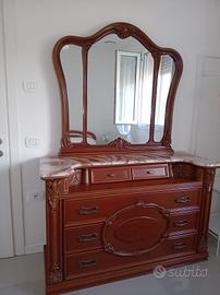 Comò classico in legno e marmo, con specchiera 