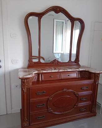 Comò classico in legno e marmo, con specchiera 