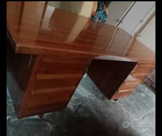 Scrivania  dirigenziale Vintage  in legno 