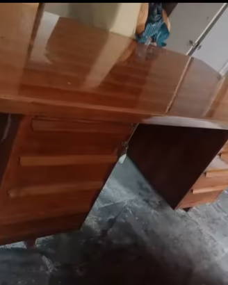 Scrivania  dirigenziale Vintage  in legno 