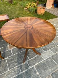 Tavolo rotondo in noce nazionale