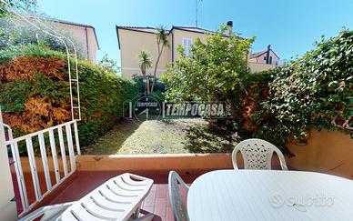 Bilocale con doppio sfogo e box auto