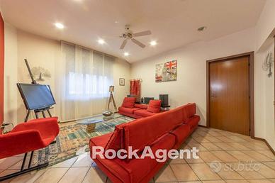 STRAORDINARIO APPARTAMENTO AUTONOMO SU DUE LIVELLI