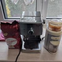 Macchina caffé, macina caffé e confezione caffé