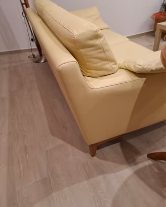 divani di color cream/giallo canarino
