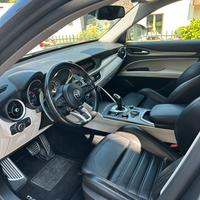 Stelvio veloce 2.2 210cv