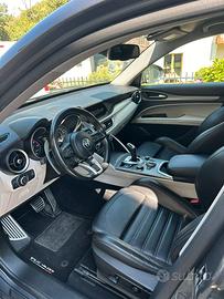 Stelvio veloce 2.2 210cv