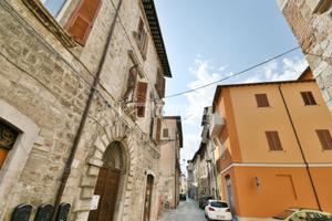 CENTRO - VIA CANTERINE AMPIO APPARTAMENTO