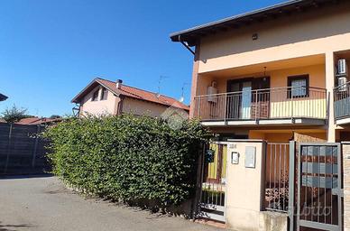 PORZIONE DI BIFAMILIARE A FERNO