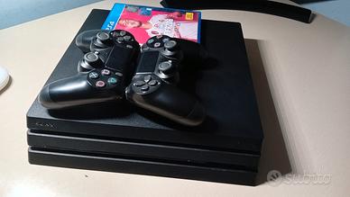 PS4 pro con 2 controller e fifa 20 