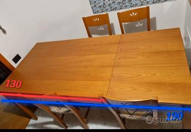 Tavolo in legno  allungabile + 4 sedie 