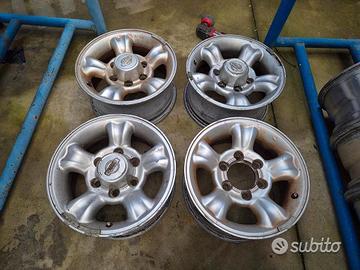 Cerchi In Lega Da 15" Per Nissan Terrano 2