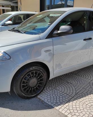 Lancia Ypsilon 2021 1.0 hybrid ubs aux bluetooth