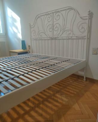 Letto matrimoniale ikea e doghe in legno