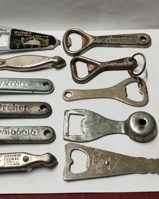 Lotto di 12 Vecchi Apribottiglie Vari Marchi