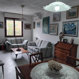 Cagliari, via Is Mirrionis, appartamento con posto