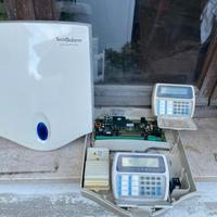 Centrale 8-64 tecnoalarm con 2 tastiere