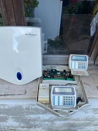 Centrale 8-64 tecnoalarm con 2 tastiere
