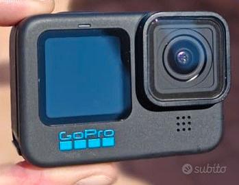 GoPro Hero 10 Black + BATTERIE EXTRA E ACCESSORI