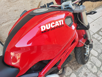 Ducati Monster 696