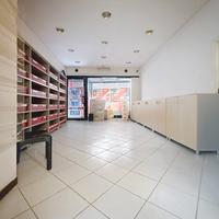 Ampio Locale commerciale