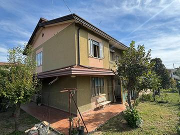 Maerne centro - casa bifamiliare con giardino escl