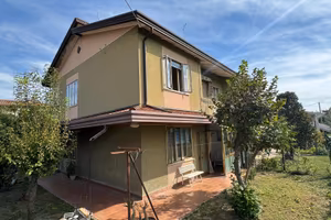 Maerne centro - casa bifamiliare con giardino escl