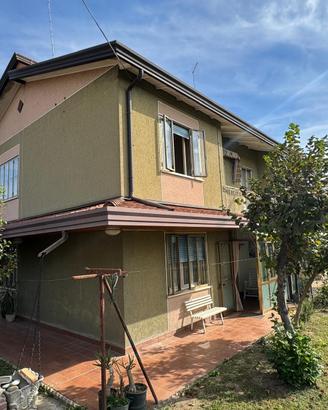 Maerne centro - casa bifamiliare con giardino escl