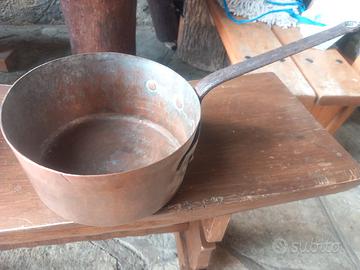 Antica casseruola in rame massiccio Ø 20 cm