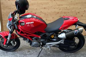 Ducati monster 696