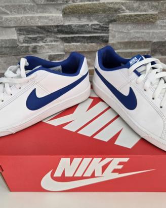 Nike Court Royale