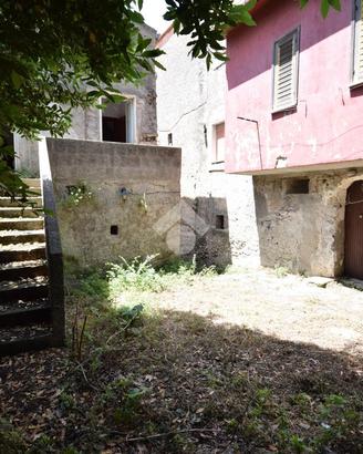 CASA DI CORTE A FRASSO TELESINO