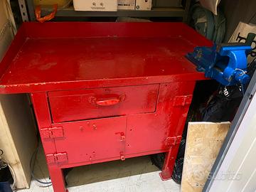 Banco da lavoro in ferro da officina