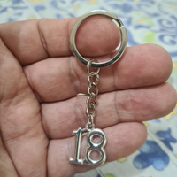 Portachiavi 18 numero in metallo bomboniera festa