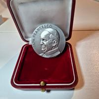 Moneta con raffigurazione Papa Francesco