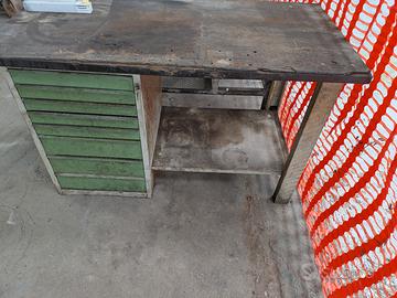 Banco da lavoro in ferro per officina o fai da te