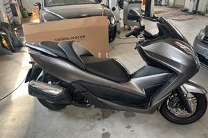 Honda forza 300
