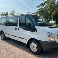 Ford Transit 9 posti con Gancio traino del 2011