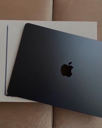 MacBook Air 13” M4 + Custodia