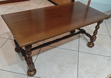 Tavolino in legno da salotto