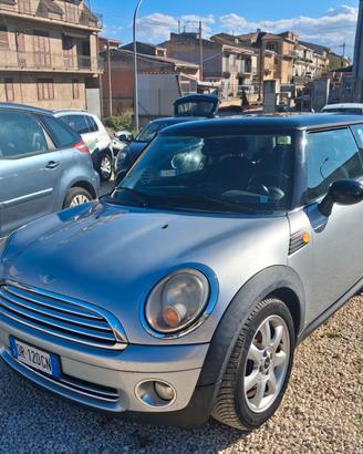 Mini Cooper 1.6 benzina tenuta benissimo